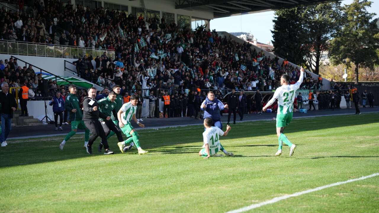 Muğlaspor, Lig Lideri Batman Petrolspor’u  2-0 Mağlup Ederek Puansız Gönderdi 9